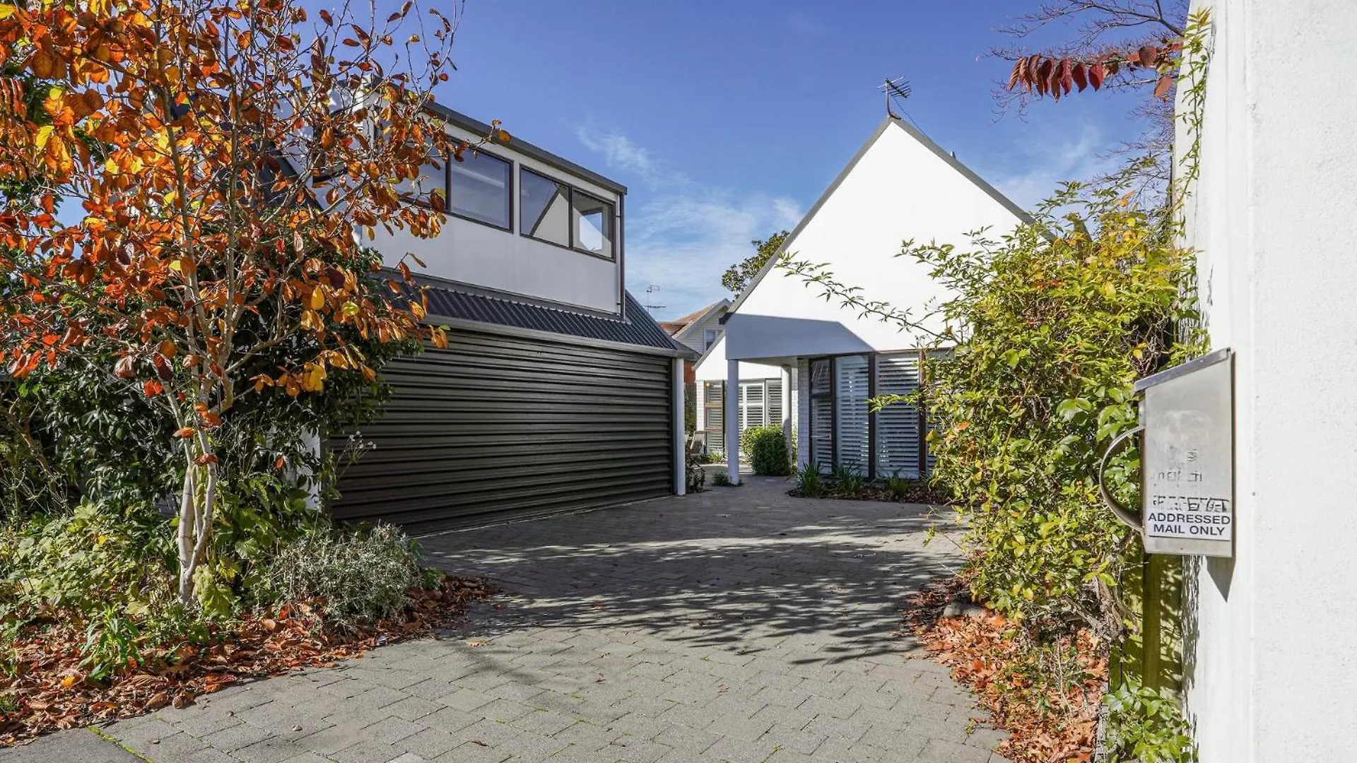 Stylish Fendalton Townhouse - Prime Location Βίλα Κράισττσερτς