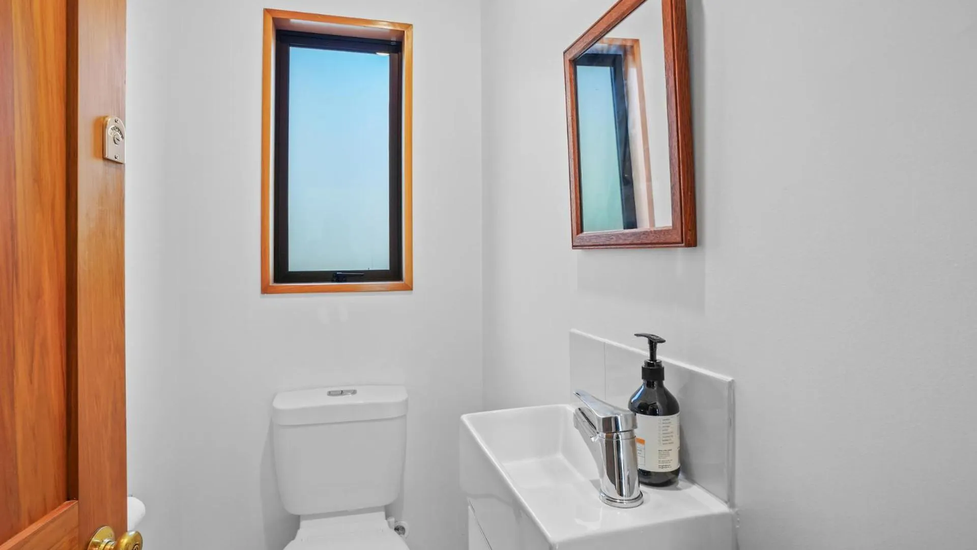 Stylish Fendalton Townhouse - Prime Location Villa Christchurch New Zealand